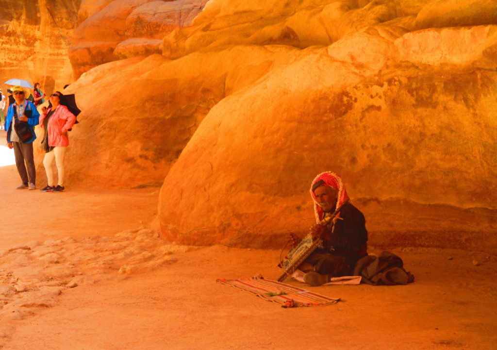 Cosas increíbles de Petra Músico beduino 