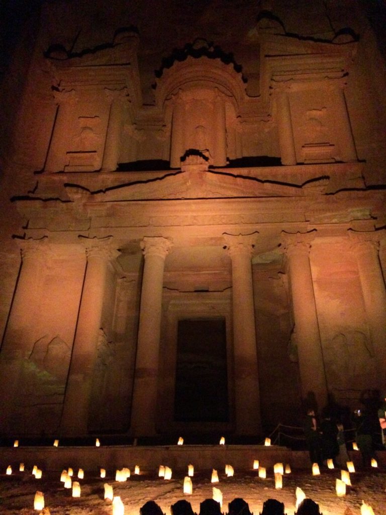 Cosas increíbles de Petra Petra de noche