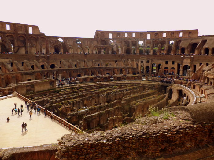 Coliseo interior Lugares famosos por dentro
