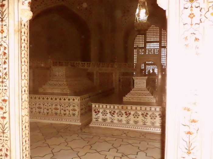 Tumbas interior Taj Mahal Lugares famosos por dentro